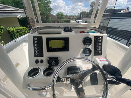 Robalo R222-CENTER-CONSOLE image