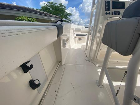 Robalo R222-CENTER-CONSOLE image