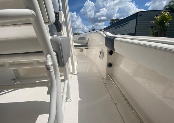 Robalo R222-CENTER-CONSOLE image