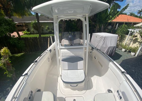 Robalo R222-CENTER-CONSOLE image