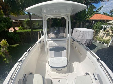 Robalo R222 Center Console image