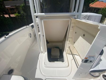 Robalo R222-CENTER-CONSOLE image