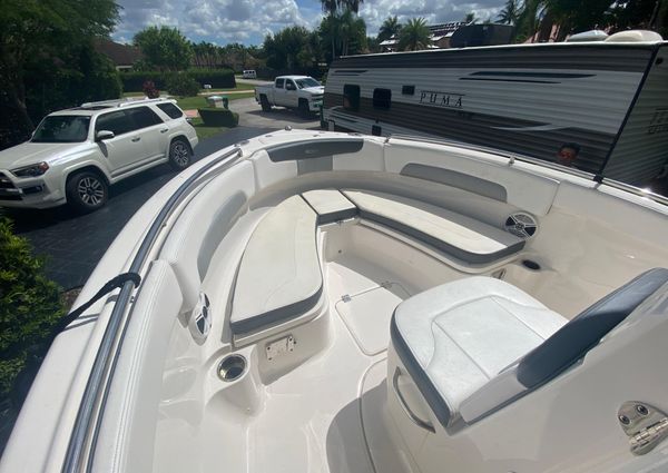 Robalo R222-CENTER-CONSOLE image