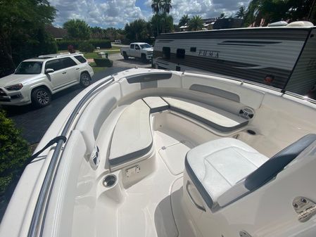 Robalo R222 Center Console image