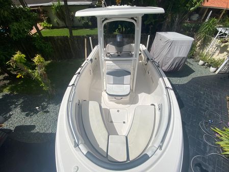 Robalo R222-CENTER-CONSOLE image