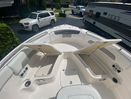 Robalo R222-CENTER-CONSOLE image