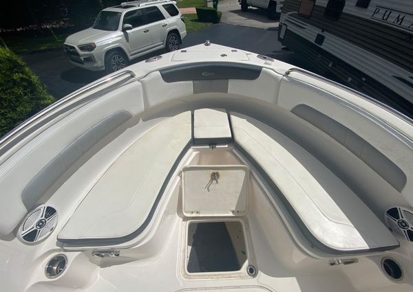 Robalo R222-CENTER-CONSOLE image