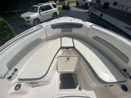 Robalo R222-CENTER-CONSOLE image