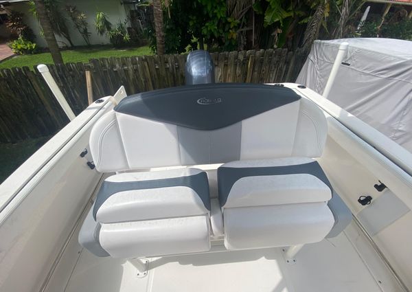 Robalo R222-CENTER-CONSOLE image