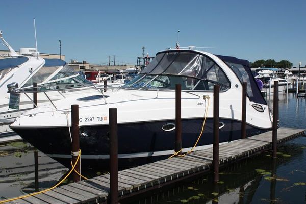 Rinker 290 Express Cruiser - main image