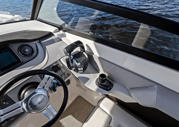 Sea Ray 290 SDX OUTBOARD image