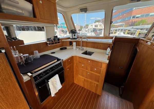 Mainship 390 Trawler image