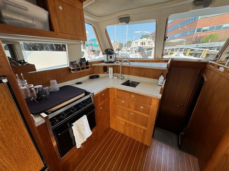 Mainship 390 Trawler image