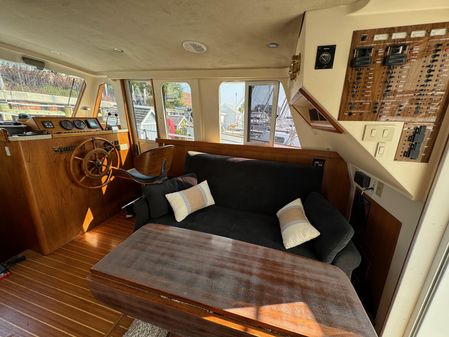 Mainship 390 Trawler image