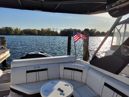 Sea Ray SLX 280 image
