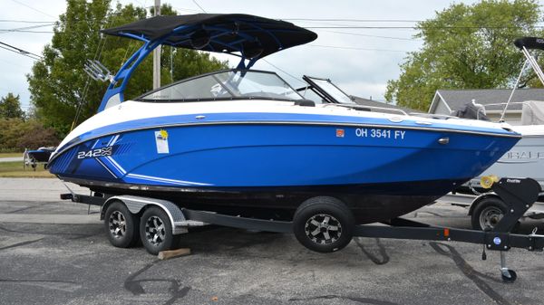 Yamaha Boats 242X 