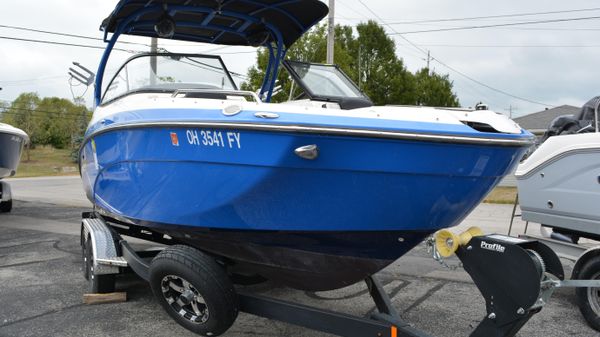 Yamaha Boats 242X 