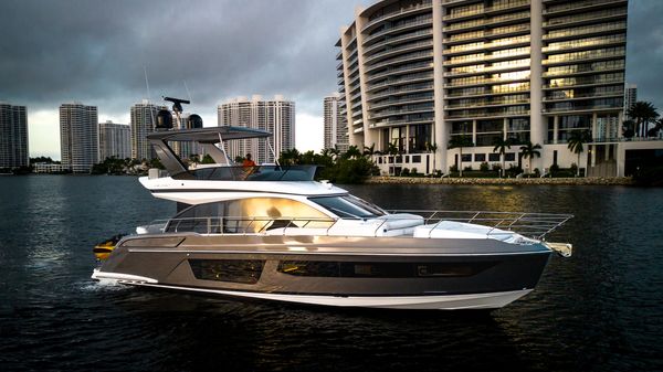Azimut 53 Fly