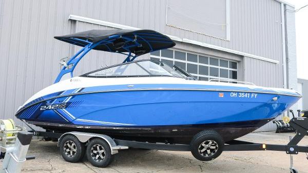 Yamaha Boats 242X 