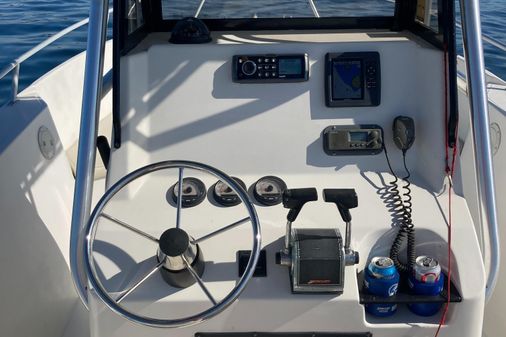 Mako 252 Center Console image