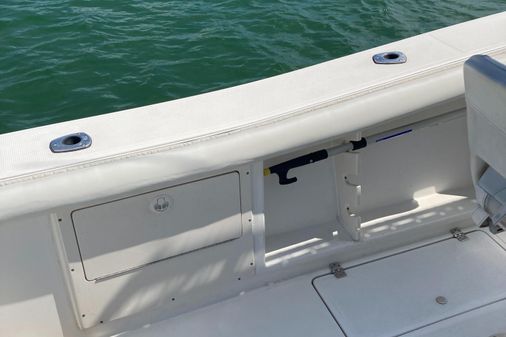 Mako 252 Center Console image