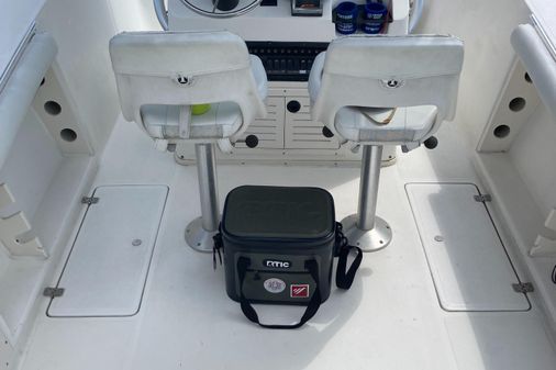 Mako 252 Center Console image