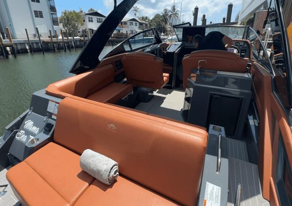 Cruisers Yachts 338-OB SOUTH BEACH EDITION image