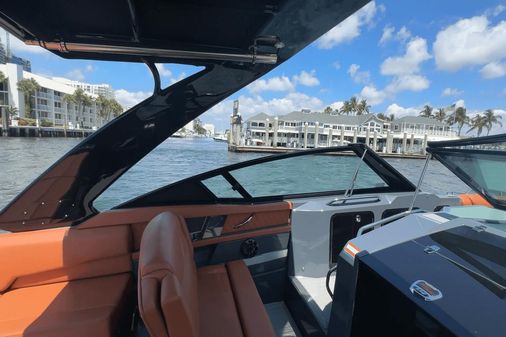 Cruisers Yachts 338-OB SOUTH BEACH EDITION image