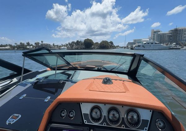 Cruisers Yachts 338-OB SOUTH BEACH EDITION image