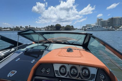 Cruisers Yachts 338-OB SOUTH BEACH EDITION image