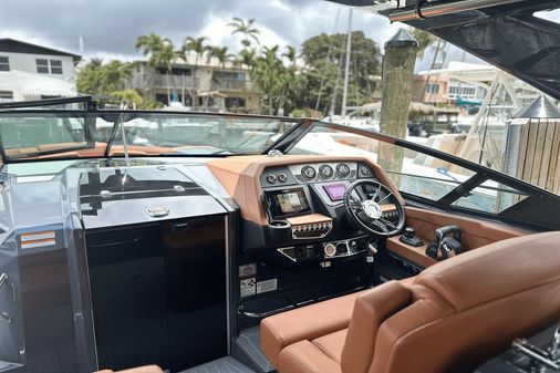 Cruisers Yachts 338-OB SOUTH BEACH EDITION image