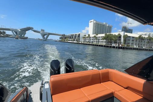 Cruisers Yachts 338-OB SOUTH BEACH EDITION image