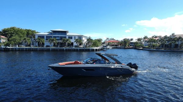 Cruisers Yachts 338-OB SOUTH BEACH EDITION 