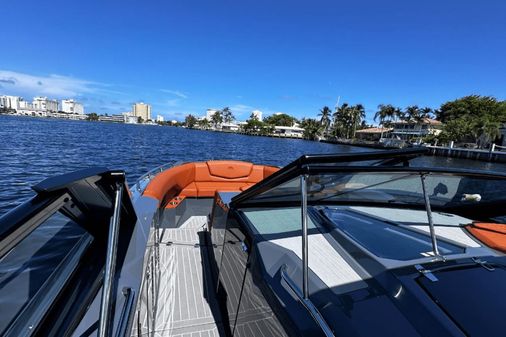 Cruisers Yachts 338-OB SOUTH BEACH EDITION image