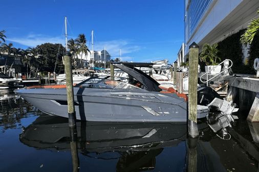 Cruisers Yachts 338-OB SOUTH BEACH EDITION image