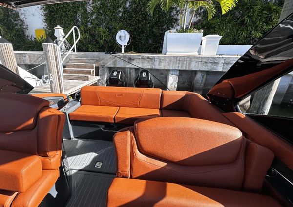 Cruisers Yachts 338-OB SOUTH BEACH EDITION image