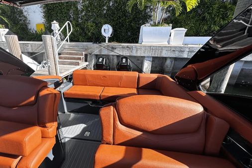 Cruisers Yachts 338-OB SOUTH BEACH EDITION image