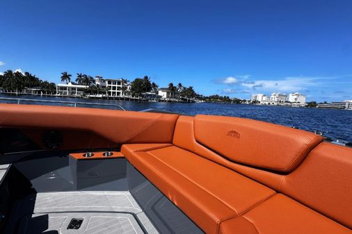 Cruisers Yachts 338-OB SOUTH BEACH EDITION image