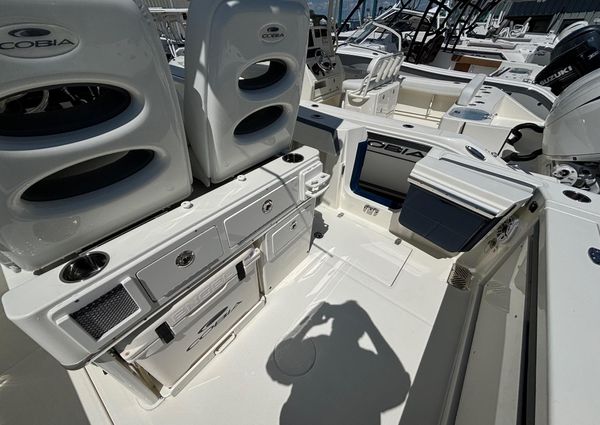 Cobia 265-CENTER-CONSOLE image