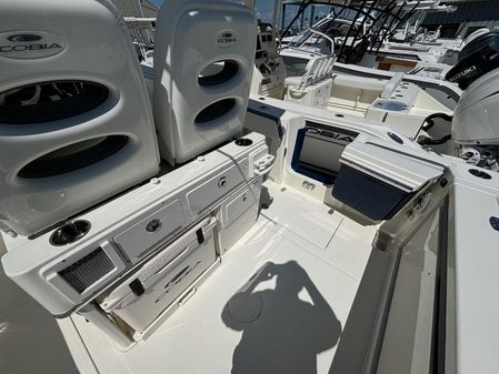 Cobia 265-CENTER-CONSOLE image