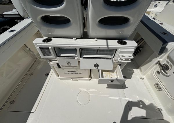 Cobia 265-CENTER-CONSOLE image