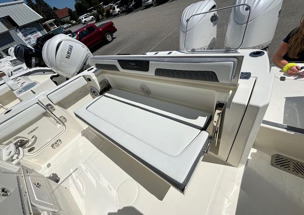 Cobia 265-CENTER-CONSOLE image