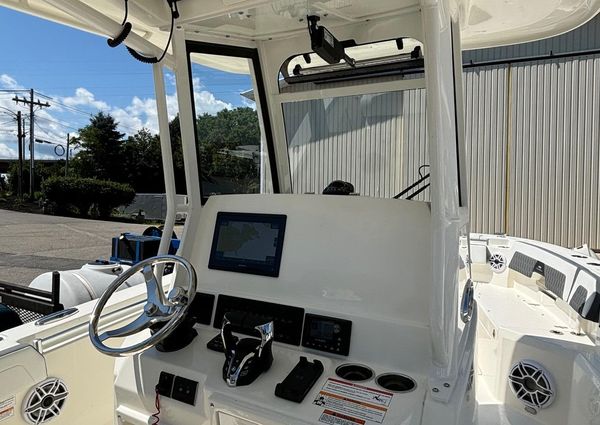 Cobia 265-CENTER-CONSOLE image