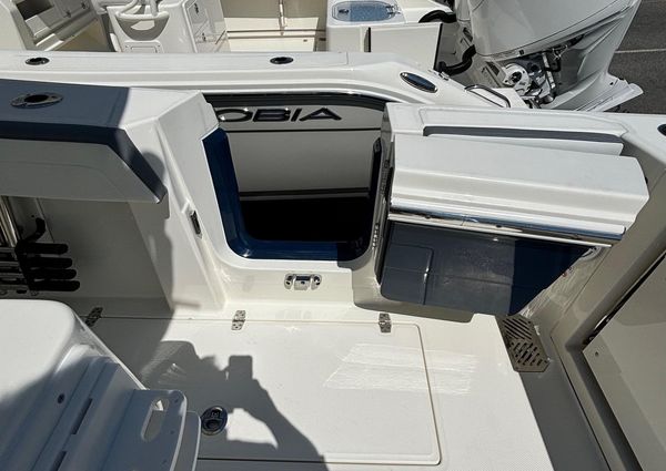 Cobia 265-CENTER-CONSOLE image