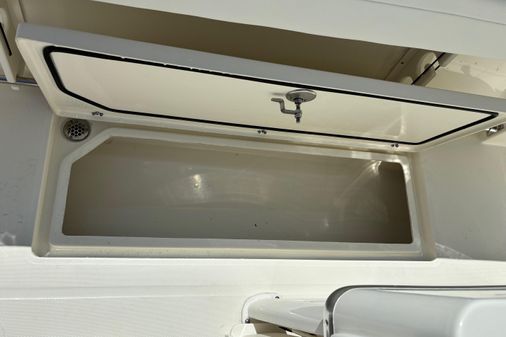 Cobia 265-CENTER-CONSOLE image