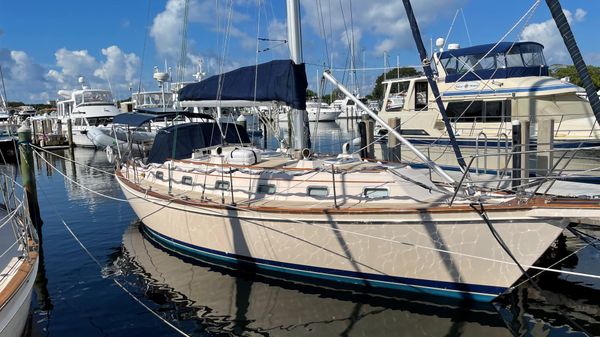 Island Packet 40