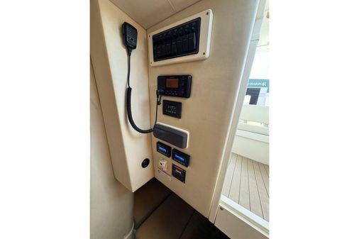 Wellcraft 340 Coastal image