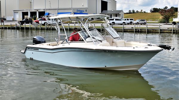 Grady-White 235 Freedom Dual Console