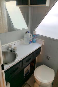 Gibson HOUSEBOAT image