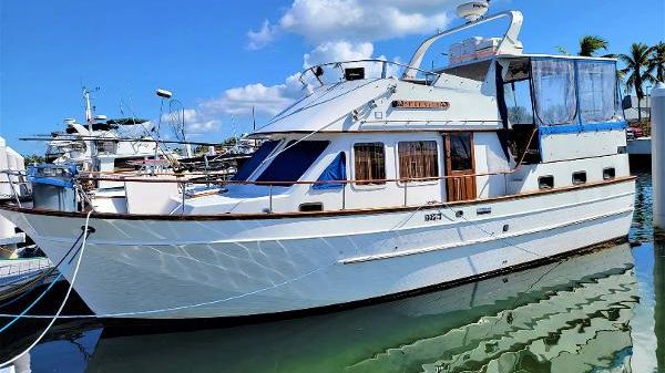 Marine Trader 38 Sundeck 